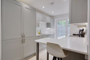 Kitchen/Breakfast Room- click for photo gallery